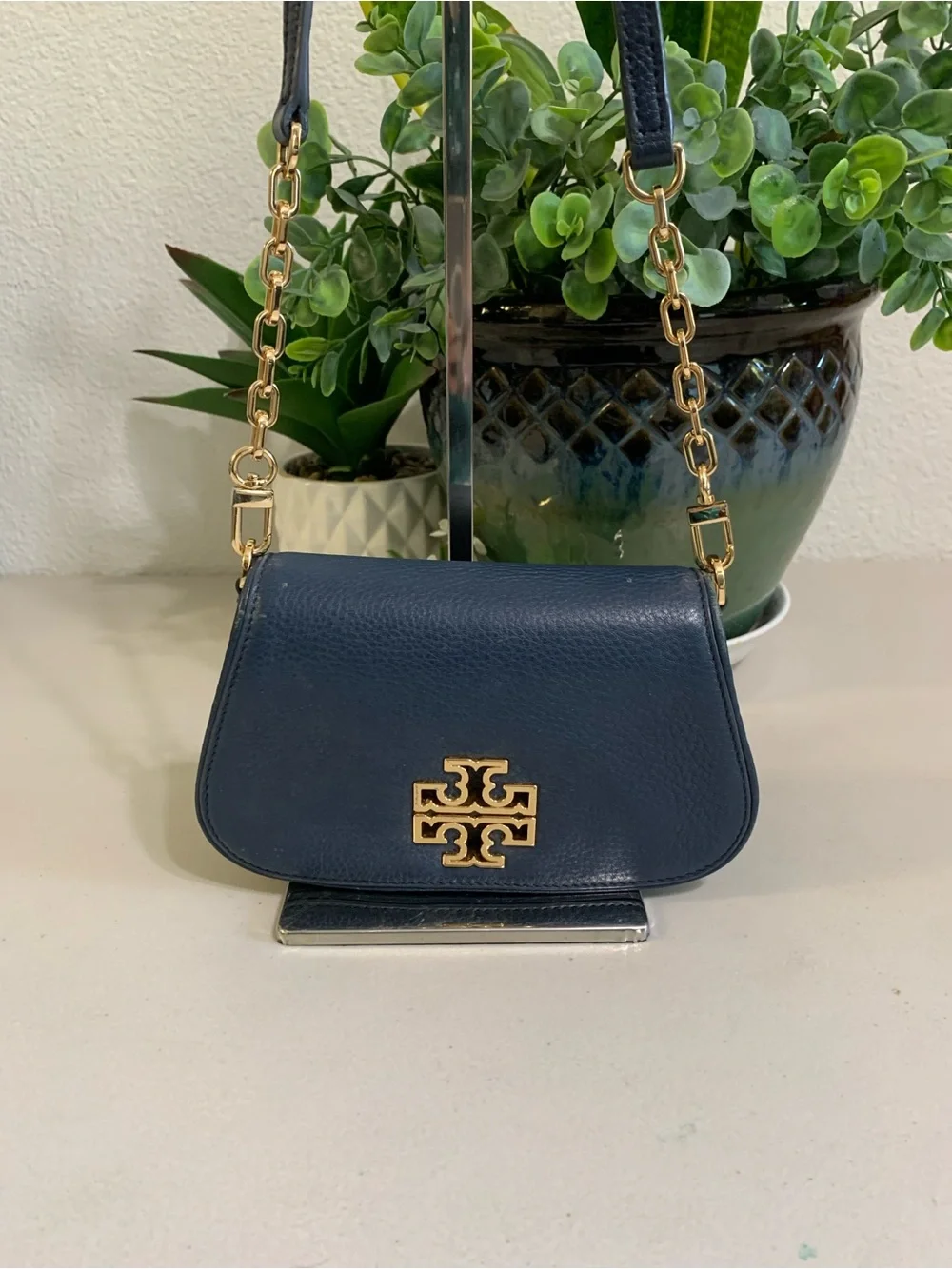 👜💕 Tory Burch Navy Leather Chain-Shoulder Crossbody Bag